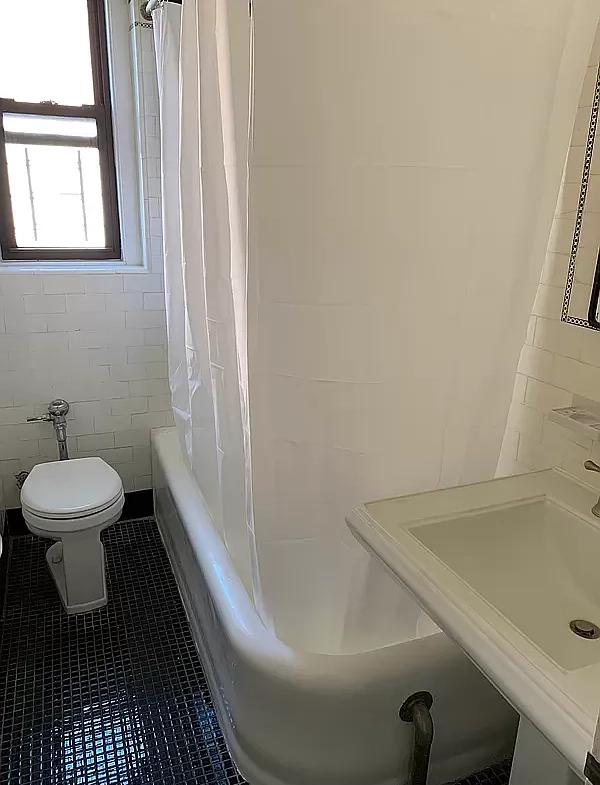 Top Floor Beauty! 1 Bed 1 Bath