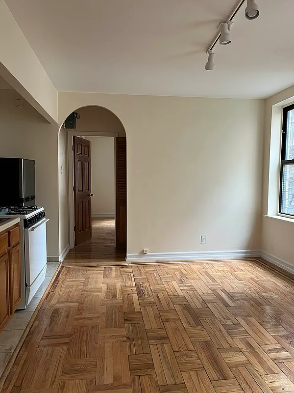 Junior 1 bedroom Marble Hill
