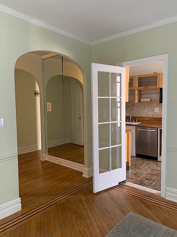 Top Floor Beauty! 1 Bed 1 Bath