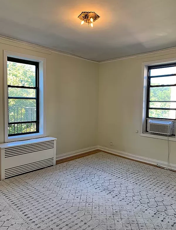 Top Floor Beauty! 1 Bed 1 Bath
