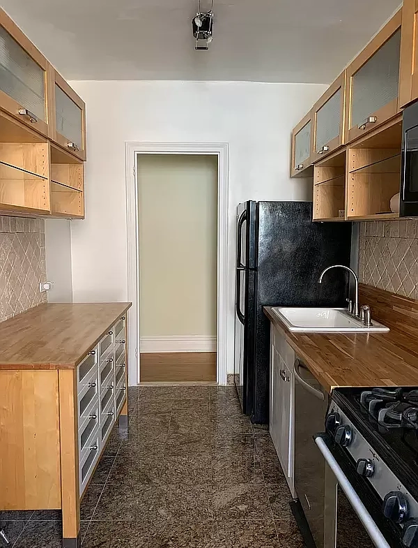 Top Floor Beauty! 1 Bed 1 Bath