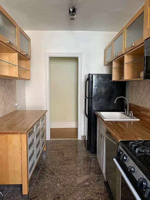 Top Floor Beauty! 1 Bed 1 Bath