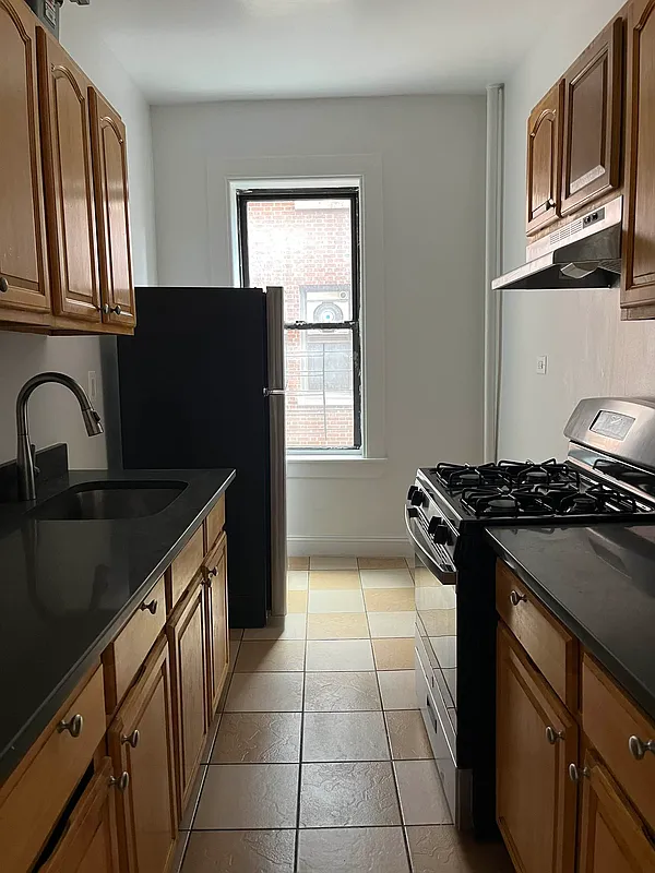 Large 2 Bedroom For Rent in Kingsbridge