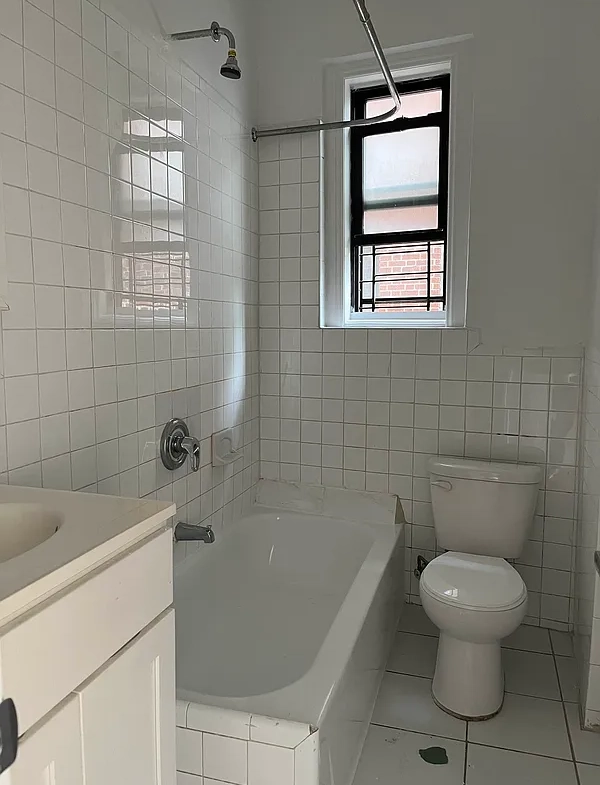 Large 2 Bedroom For Rent in Kingsbridge