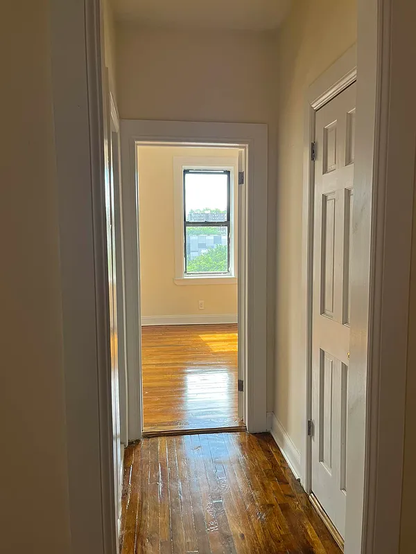 Large 2 Bedroom For Rent in Kingsbridge