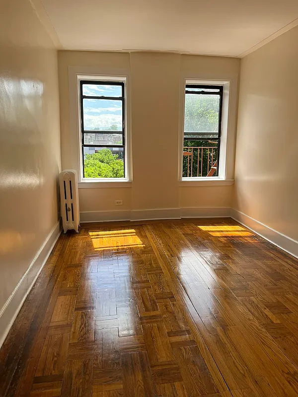 Large 2 Bedroom For Rent in Kingsbridge