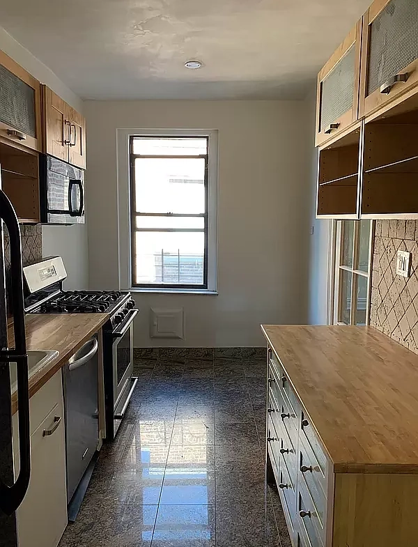 Top Floor Beauty! 1 Bed 1 Bath