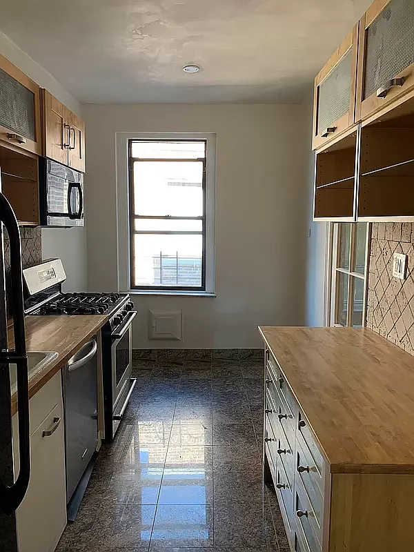 Top Floor Beauty! 1 Bed 1 Bath