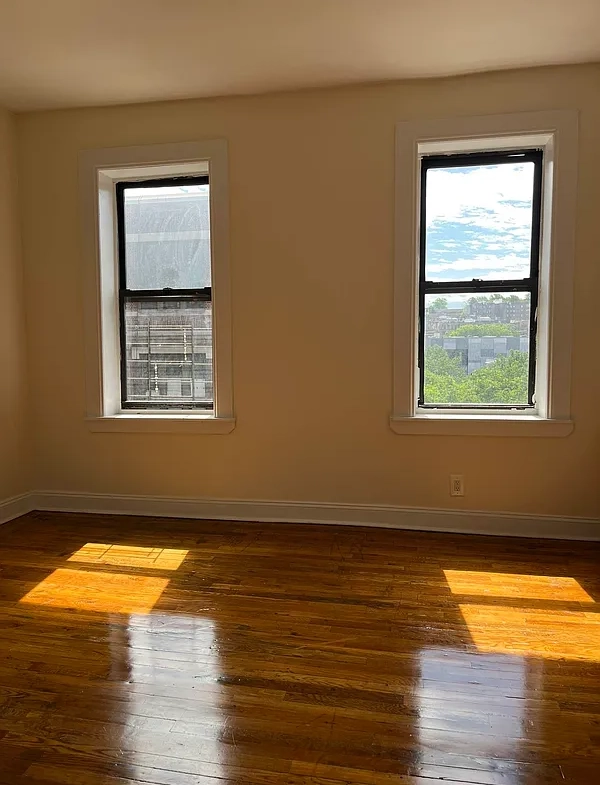 Large 2 Bedroom For Rent in Kingsbridge