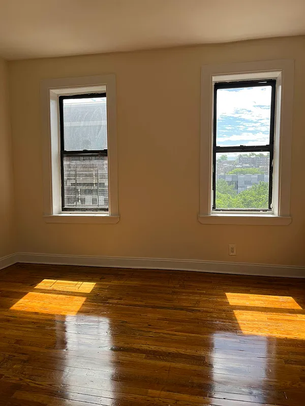 Large 2 Bedroom For Rent in Kingsbridge