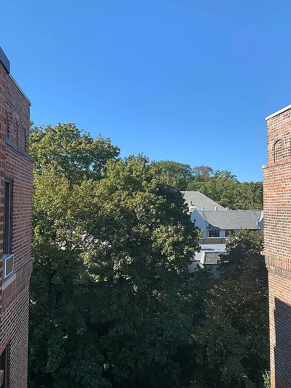 Top Floor Beauty! 1 Bed 1 Bath
